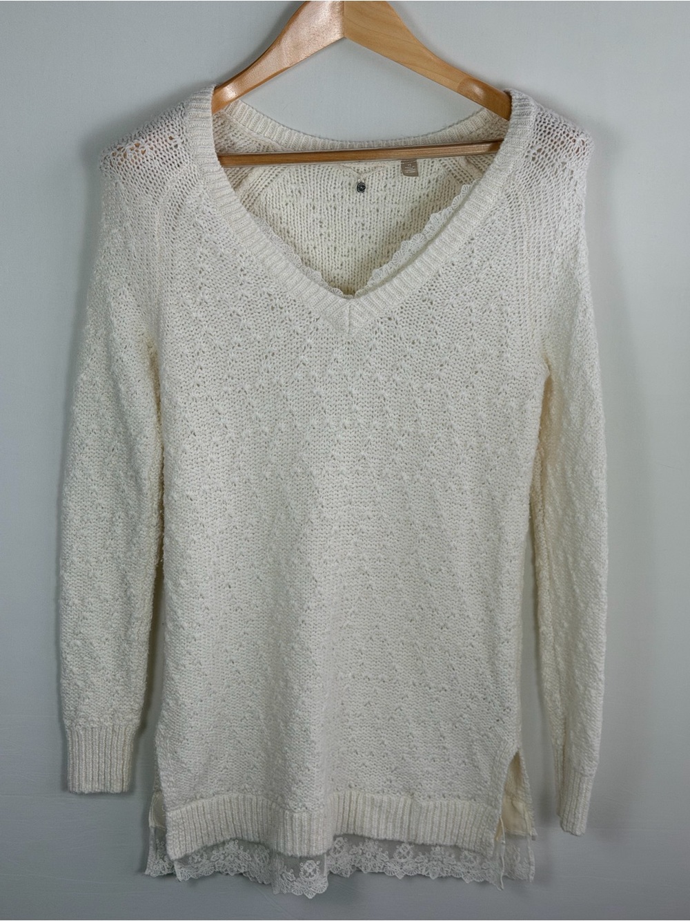 Knitted & Knotted Cream Lace Hem V Neck Sweater XS